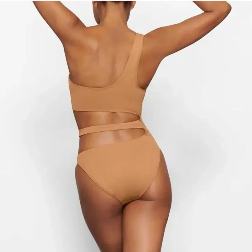 Skims Monokini One-Shoulder Swimsuit Almond Tan Plus Size 3X Side Cut Outs Bold